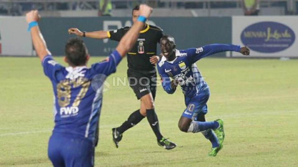 Selebrasi gol Konate.